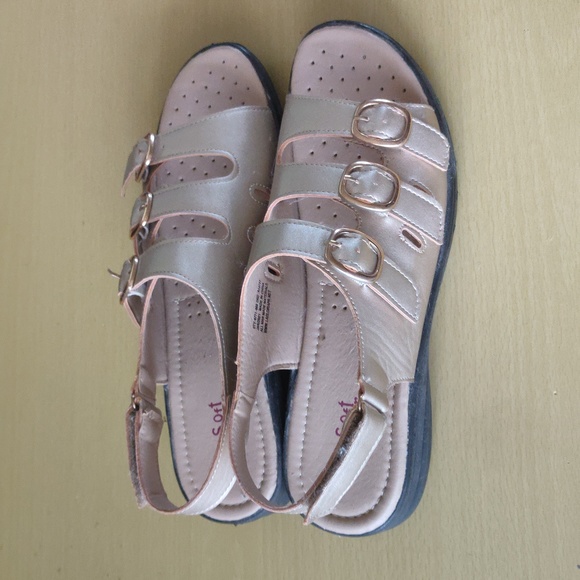 Adjustable Gold Sandals 39 - Picture 2 of 3